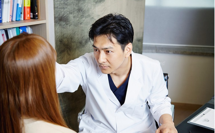 Q. 강남 코 재수술 필요한 코끝수술부작용일까요? 사진 5