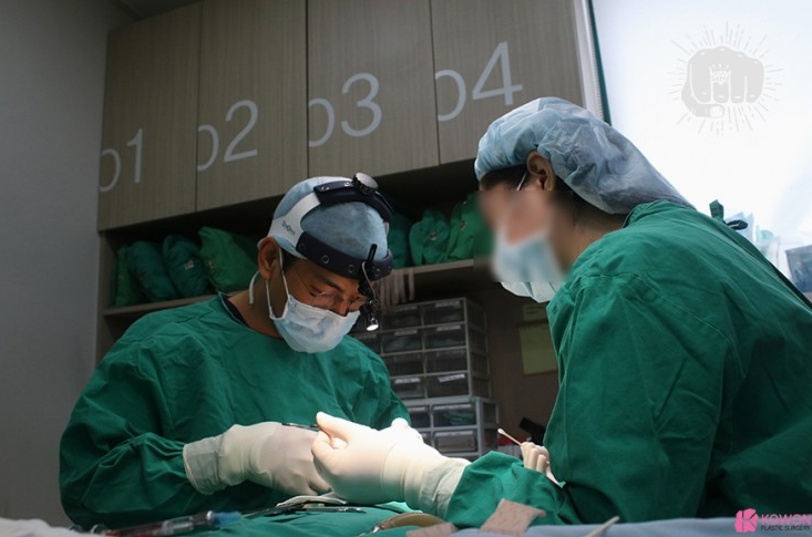 Q. 콧대뼈 절골과 코끝성형으로 큰 코 개선이 가능할까요? (남자코성형전후 질문) 사진 4