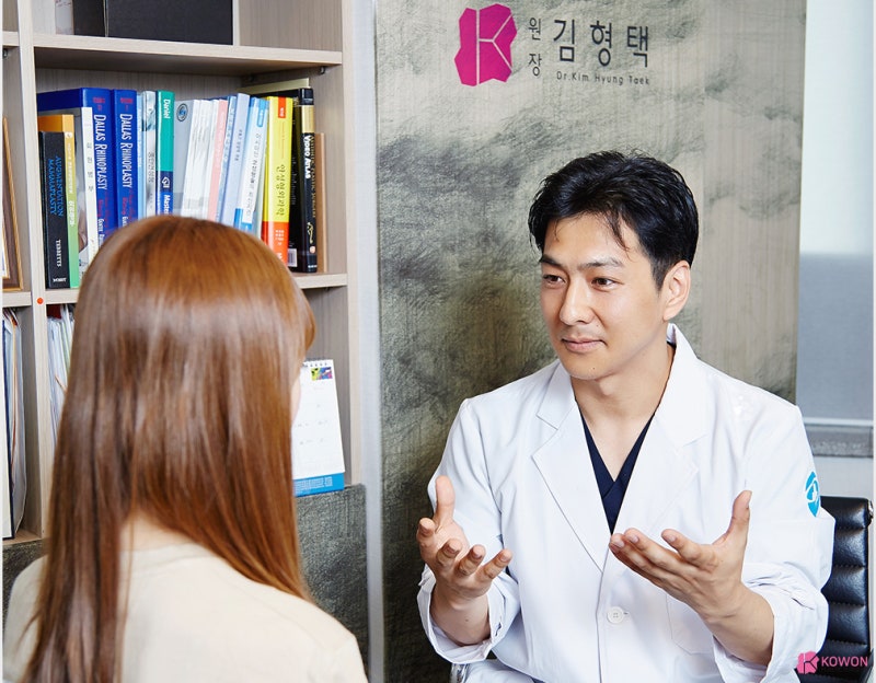 울퉁불퉁한코 매끈한 라인으로 매부리갈기 수술 방법