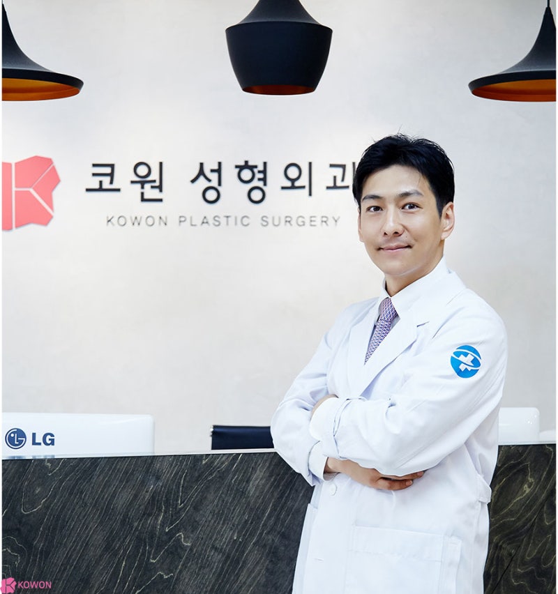 매부리코수술전후 낮은 미간 개선 신논현코성형외과