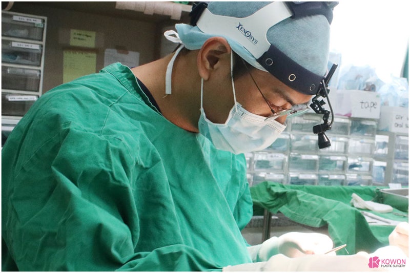 매부리코절골 통한 남성적인 콧대 변화 강남역코성형외과 사진 2