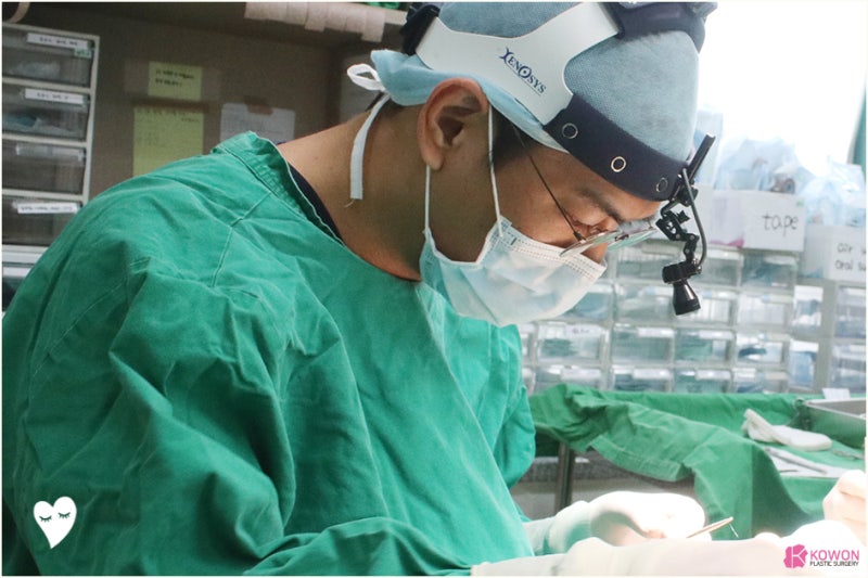 강남구청역성형외과 남자매부리코수술 돌출 교정 사진 2
